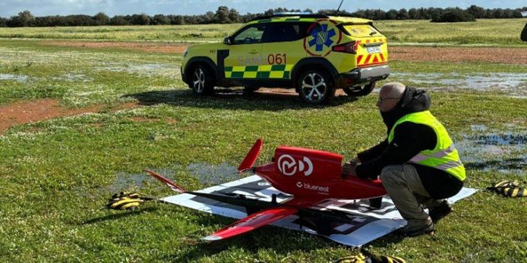 Bluenest operator collecting samples